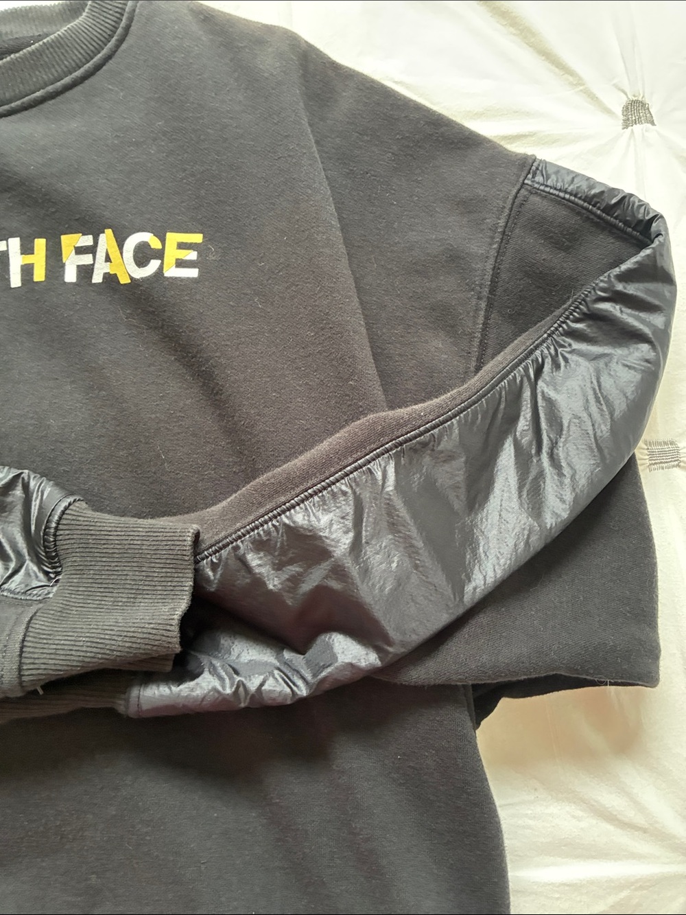The North Face cropped Black Crewneck Sweatshirt - Picture 4 of 5